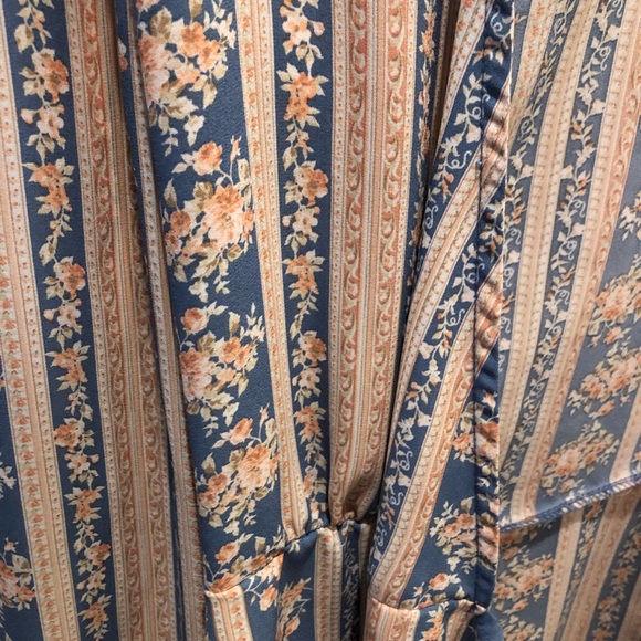 Lulus wrap top - Picture 4 of 7